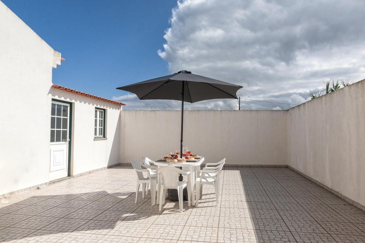 Ocean Breeze Villa Atouguia Da Baleia Exteriör bild